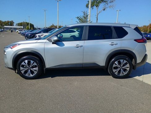 Used 2023 Nissan Rogue SV image 8