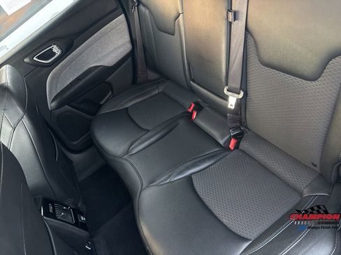 Used 2024 Jeep Compass Latitude image 19