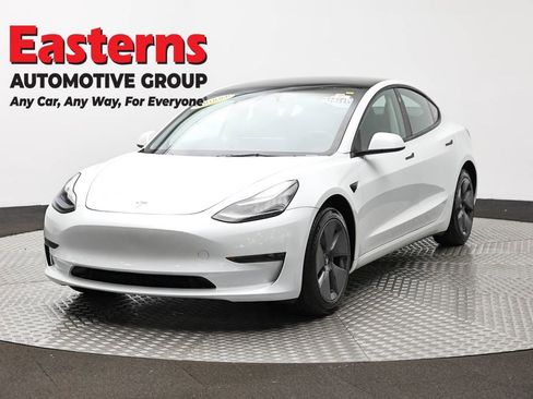 Used 2023 Tesla Model 3 Standard Range image 1