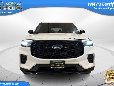 Used 2025 Ford Explorer ST-Line w/ ST-Line Street Pack AWD/4WD image 2