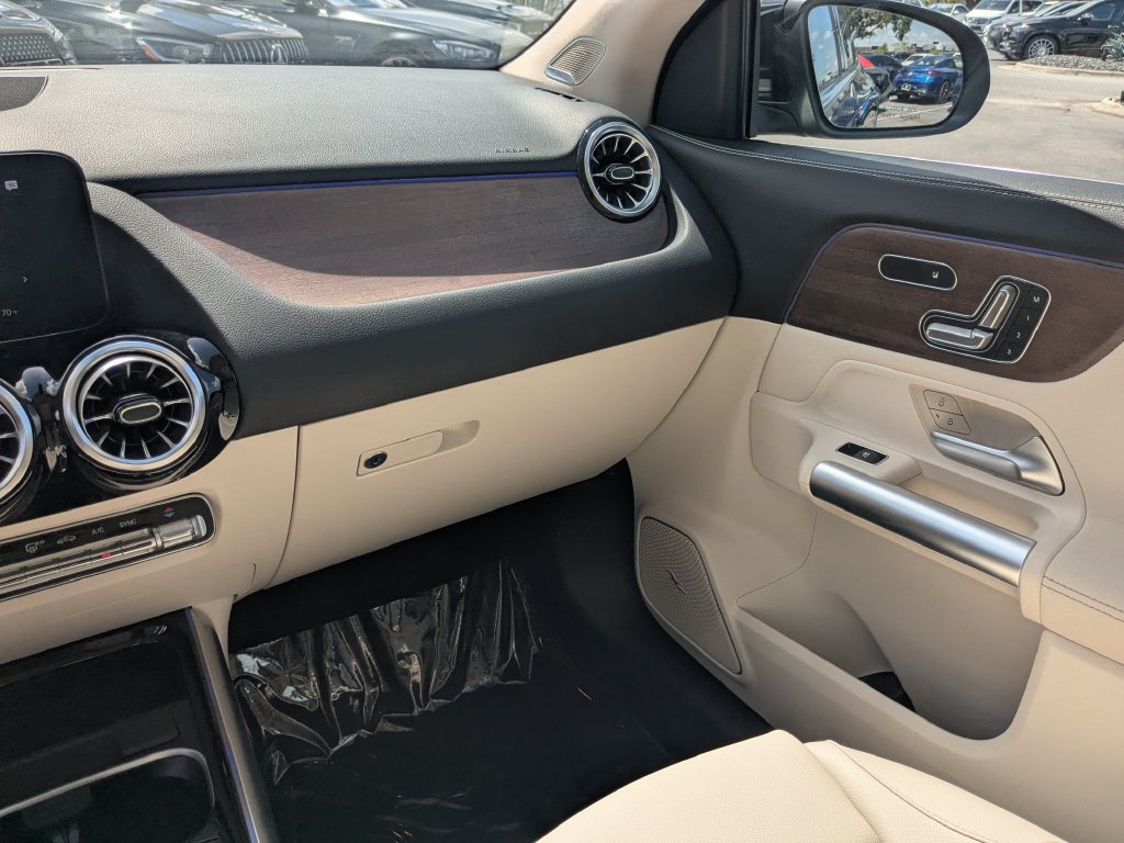 Certified 2023 Mercedes-Benz GLA 250 w/ Premium Package image 4