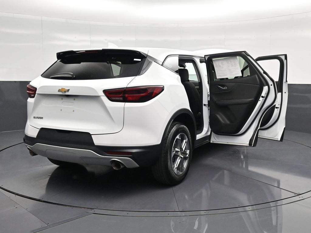 Used 2023 Chevrolet Blazer LT FWD image 39