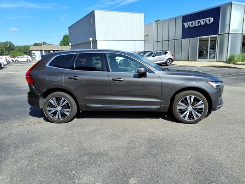 Certified 2023 Volvo XC60 B5 Plus AWD/4WD image 2