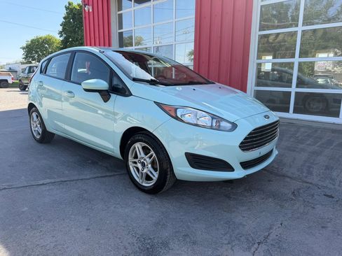 Used 2019 Ford Fiesta SE FWD image 2