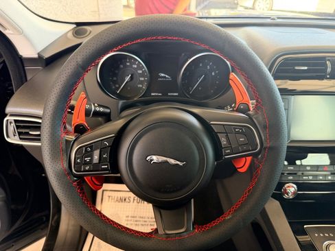 Used 2018 Jaguar F-PACE Premium image 10