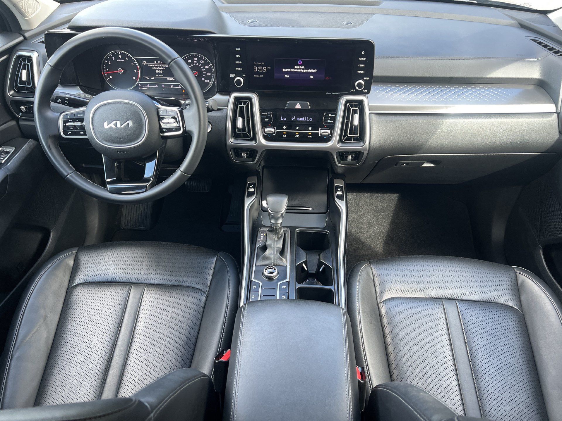 Used 2023 Kia Sorento S w/ Panoramic Sunroof Package FWD image 2