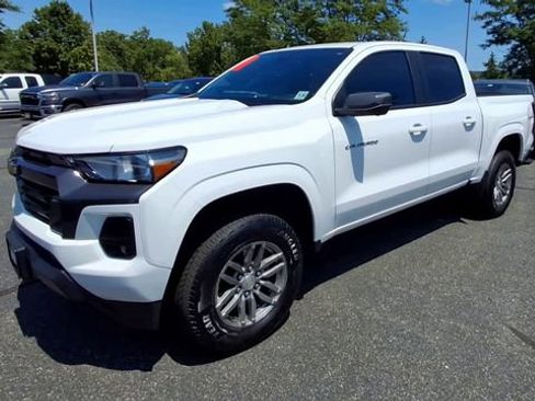 Used 2023 Chevrolet Colorado LT w/ LT Convenience Package II AWD/4WD image 4