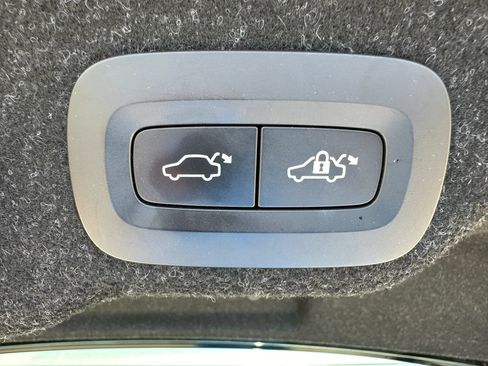 Used 2023 Volvo S90 B6 Plus AWD/4WD image 34
