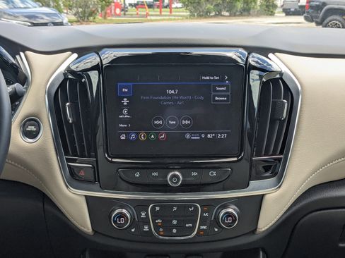 Used 2023 Chevrolet Traverse LT w/ LT Premium Package image 20