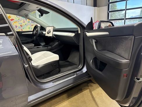Used 2023 Tesla Model Y Long Range AWD/4WD image 73