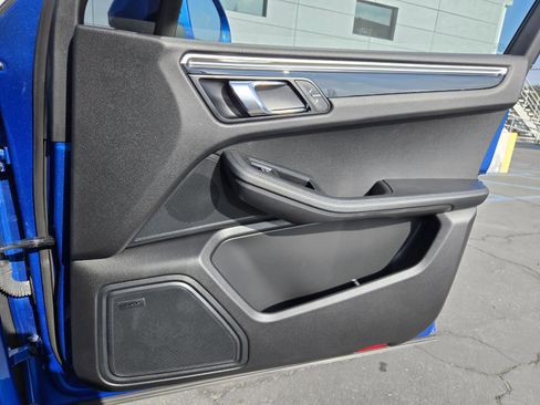 Used 2016 Porsche Macan S image 31