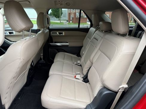 Used 2023 Ford Explorer Limited image 17