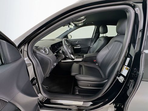 Certified 2025 Mercedes-Benz GLA 250 4MATIC image 23