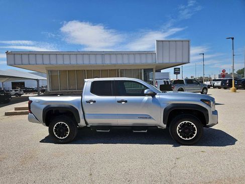 Used 2026 Toyota Tacoma TRD Off-Road AWD/4WD image 9