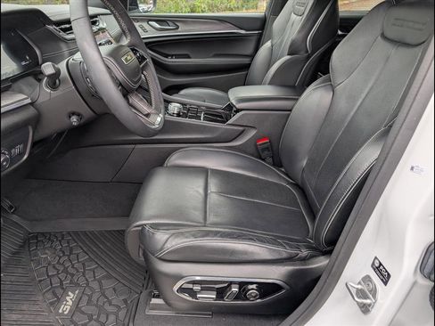 Used 2023 Jeep Grand Cherokee Overland w/ Luxury Tech Group IV image 14