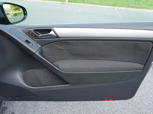 Used 2011 Volkswagen Golf 2-Door FWD image 20