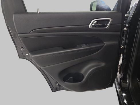 Used 2018 Jeep Grand Cherokee Altitude image 17
