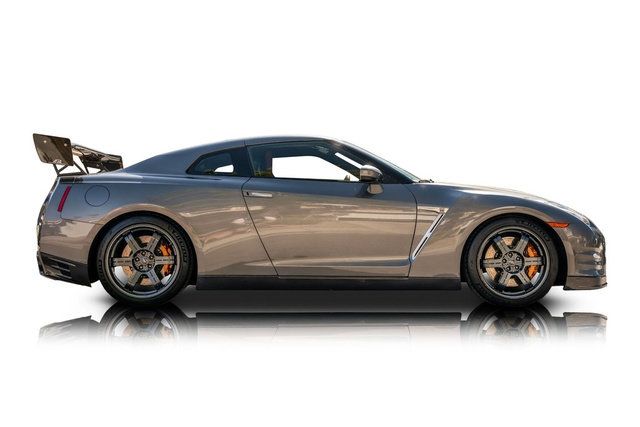 Used 2016 Nissan GT-R Black Edition AWD/4WD image 2