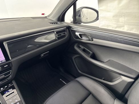 Certified 2025 Porsche Macan image 26