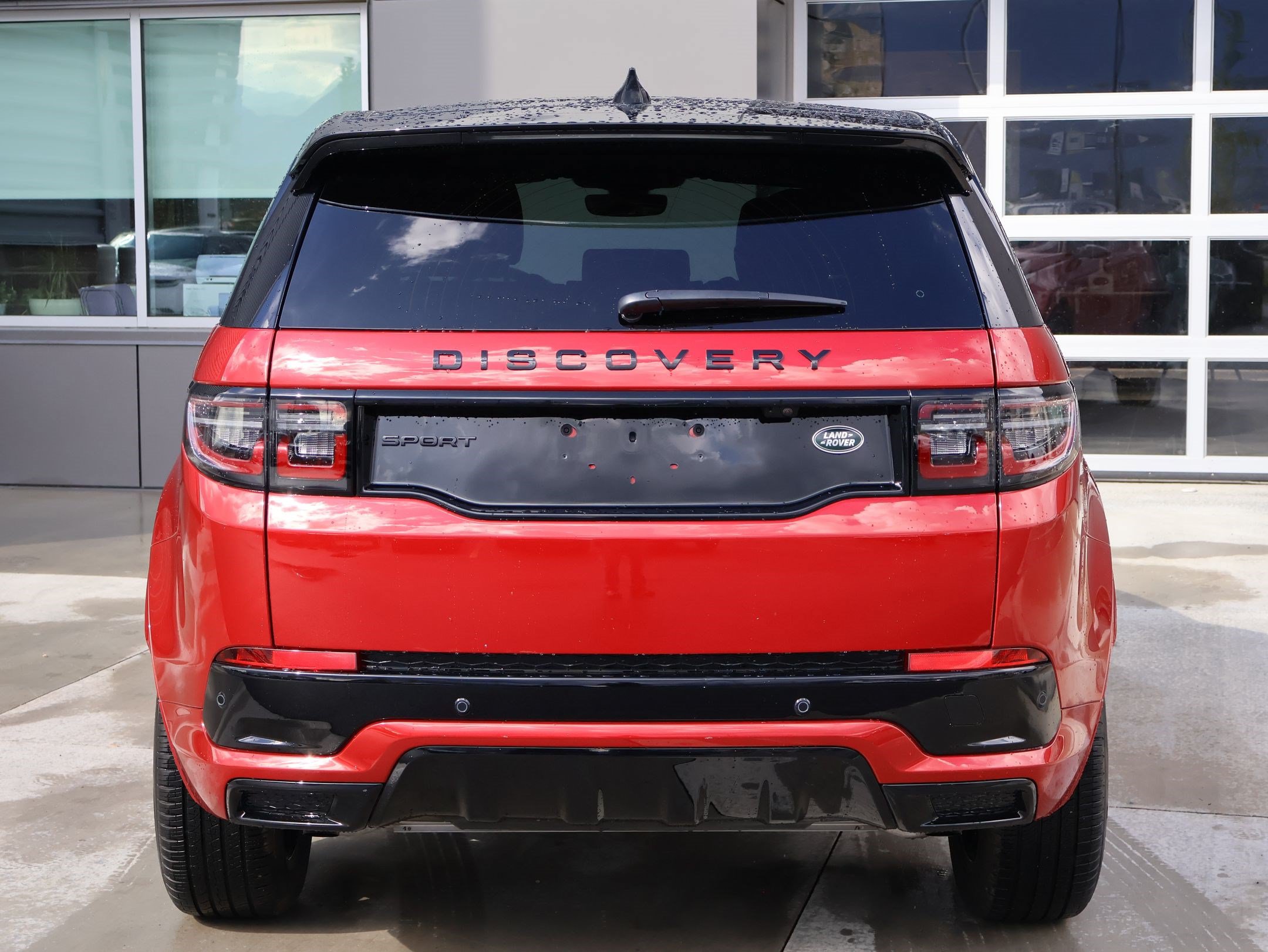 Used 2023 Land Rover Discovery Sport SE R-Dynamic AWD/4WD image 9