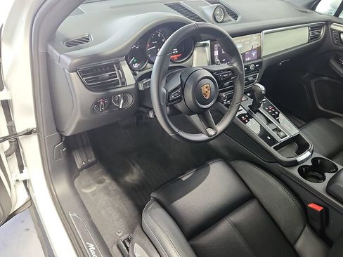 Used 2026 Porsche Macan AWD/4WD image 4