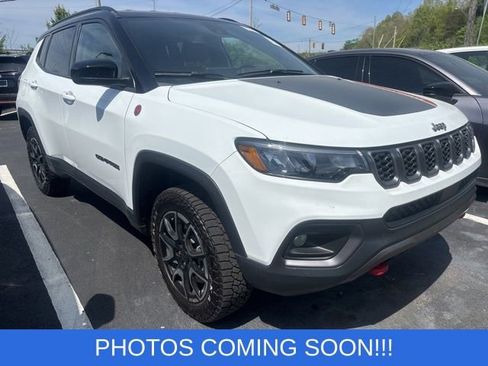 Used 2025 Jeep Compass Trailhawk image 1