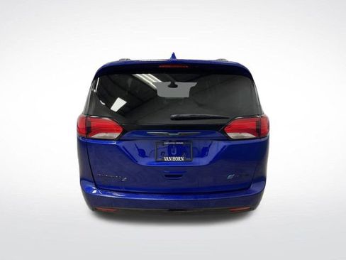 Used 2020 Chrysler Pacifica Touring-L w/ S Appearance Package image 14