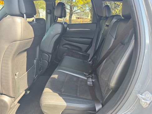 Used 2020 Jeep Grand Cherokee Altitude image 18