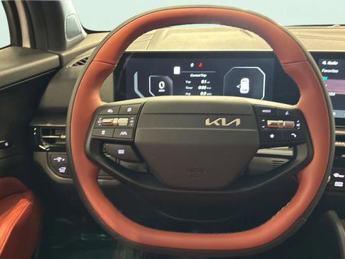 New 2026 Kia Sportage SX FWD image 18