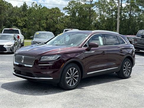 Used 2022 Lincoln Nautilus FWD image 2