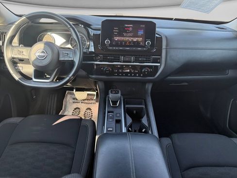 Used 2025 Nissan Pathfinder SV FWD image 14