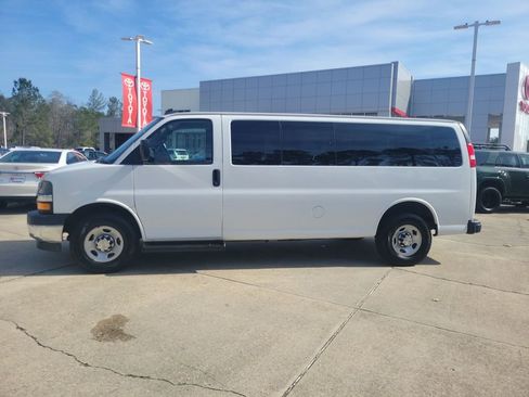 Used 2021 Chevrolet Express 3500 LT w/ LT Preferred Equipment Group image 2