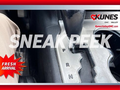 Used 2011 Jeep Grand Cherokee Limited w/ Trailer Tow Group IV AWD/4WD image 9