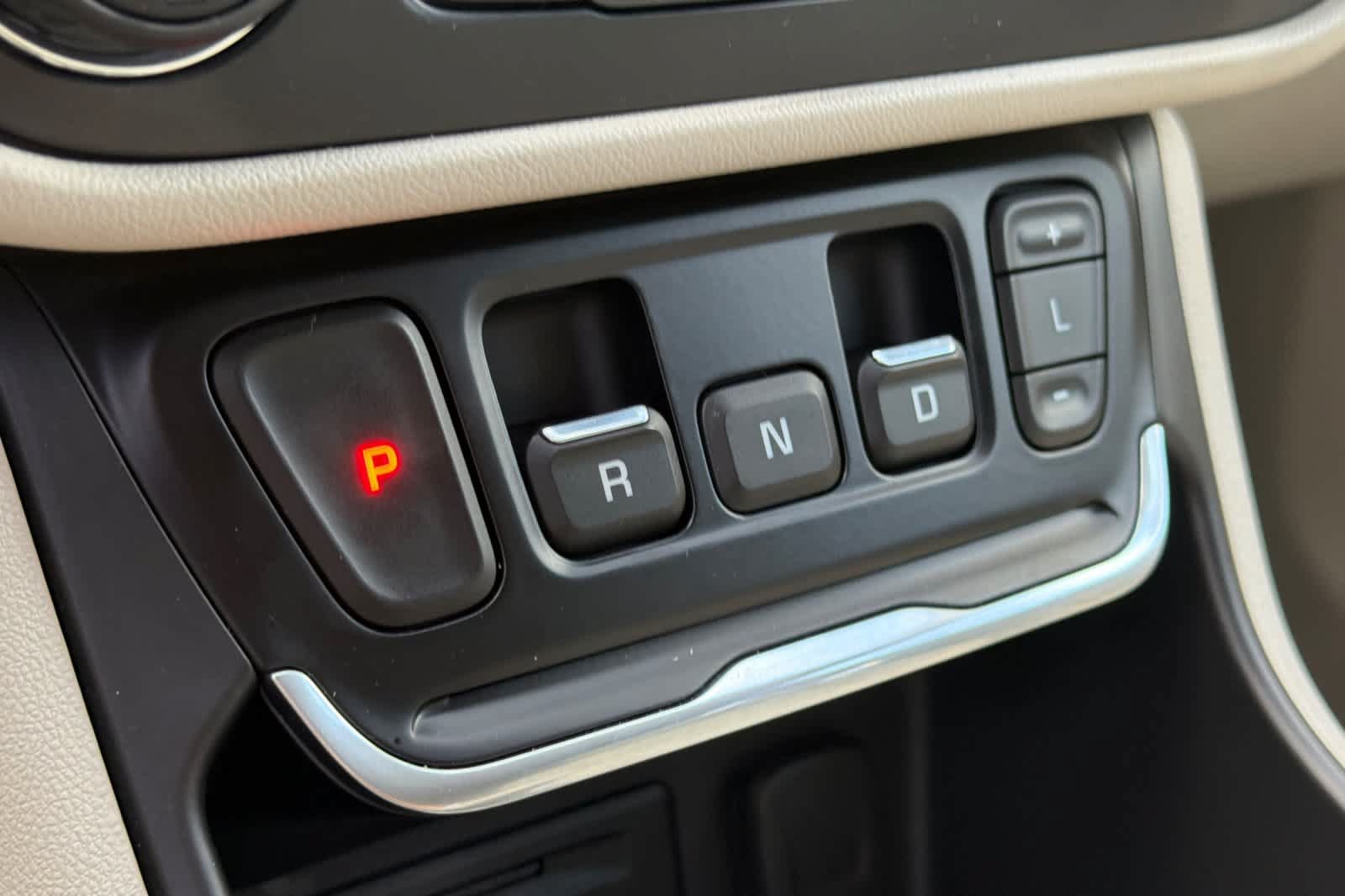 Used 2020 GMC Terrain Denali w/ Denali Premium Package FWD image 25