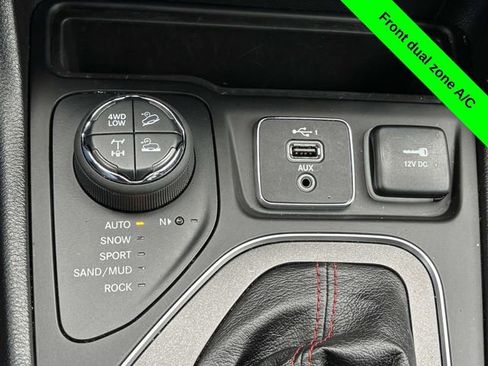 Used 2022 Jeep Cherokee Trailhawk image 21