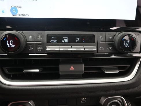 Used 2024 Toyota Grand Highlander AWD image 33