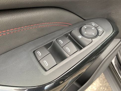 Used 2024 Chevrolet Trax RS w/ Sunroof Package FWD image 18