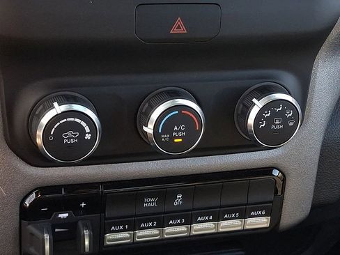 Used 2024 RAM 2500 Tradesman w/ Chrome Appearance Group image 13