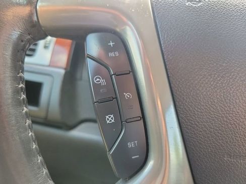 Used 2014 Chevrolet Suburban LTZ RWD image 23