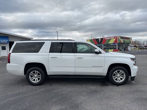 Used 2017 Chevrolet Suburban LT image 6