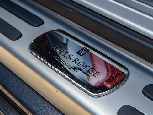 Used 2019 Rolls-Royce Dawn image 26