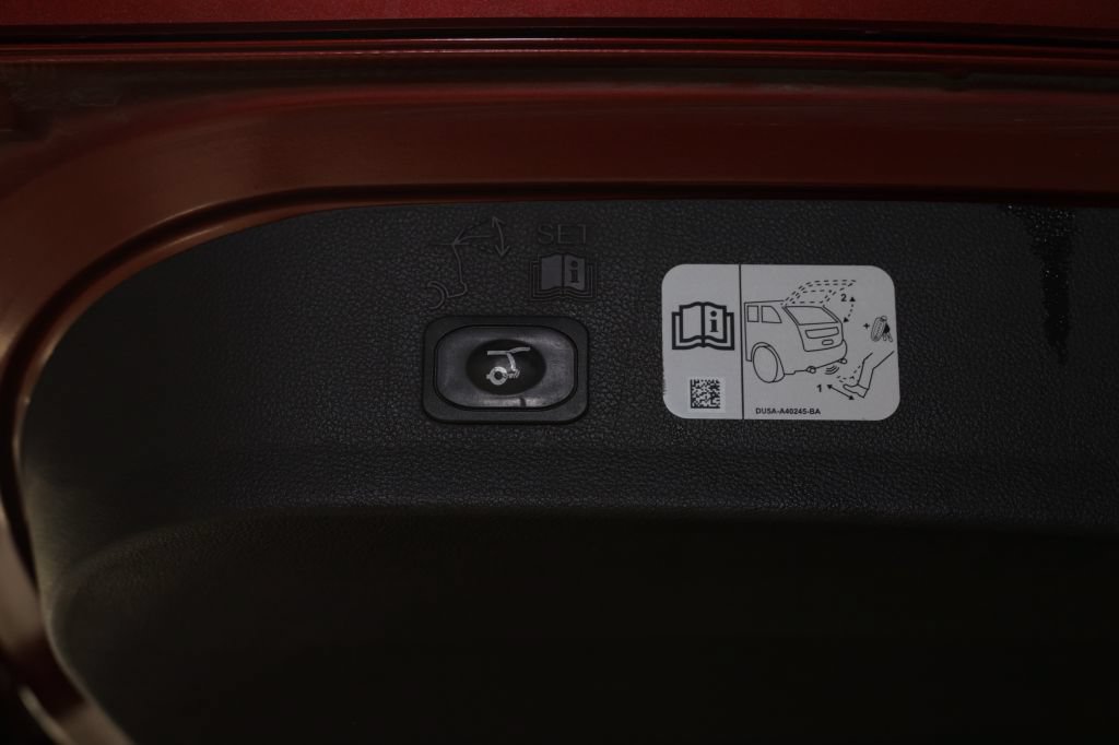 Used 2017 Ford Escape Titanium w/ Equipment Group 301A FWD image 31