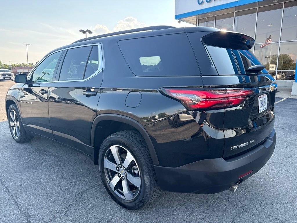 Used 2023 Chevrolet Traverse LT w/ LT Premium Package AWD/4WD image 5