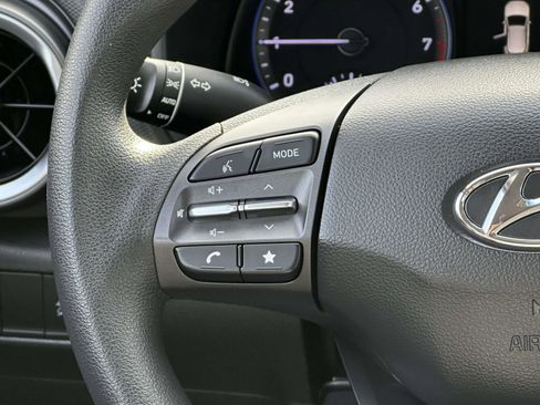 Used 2022 Hyundai Kona SE image 10