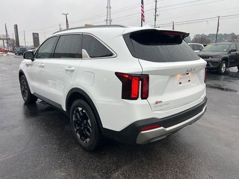 Used 2025 Kia Sorento S image 21