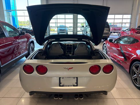 Used 2005 Chevrolet Corvette Coupe w/ Preferred Equipment Group RWD image 24