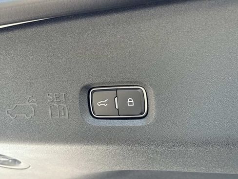 New 2026 Lincoln Navigator Premiere AWD/4WD image 13