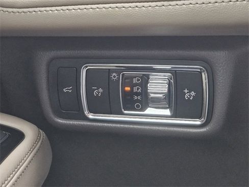 Used 2023 Lincoln Aviator 2WD w/ Premium Package image 22