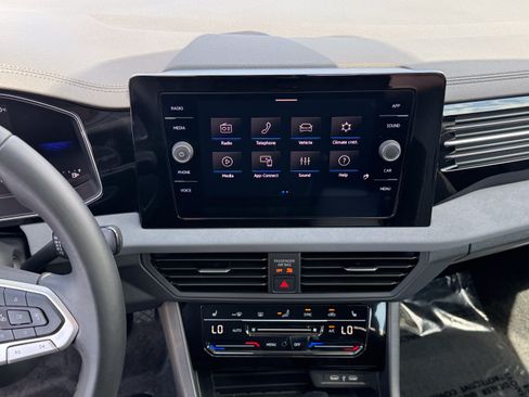Used 2025 Volkswagen Jetta SE w/ Sunroof Package FWD image 24