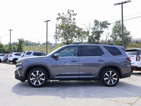 Used 2023 Honda Pilot Elite image 4